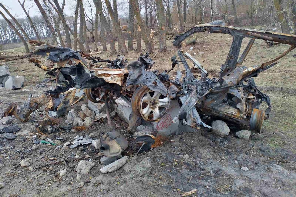 Rusija i Ukrajina: „Moja ćerka je vikala i tresla se... a onda bila mrtva" - ispovest majke koja je pobegla od ruske vojske 4 The Kovalenko family's burned out car
