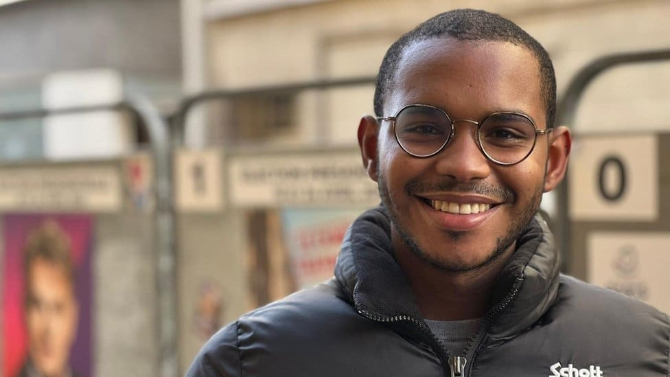 Izbori u Francukoj: Makron u trci za drugi mandat - na putu mu stoji Le Pen 3 Student Andy in Paris