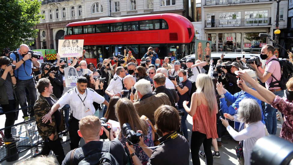 Amerika, porodično nasilje i Holivud: Džoni Dep i Amber Herd - sve što treba da znate o suđenju 6 American Actor Johnny Depp arrives amid fan crowd at Royal Courts of Justice in London, England on July 20, 2020