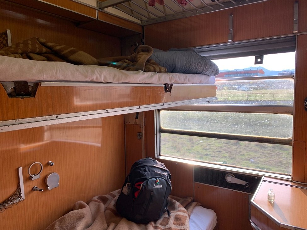 Železnica, Srbija i Crna Gora: Putovanje spavaćim kolima prugom Beograd-Bar u pet slika 2 Unutrašnjost dvokrevetnih spavaćih kola