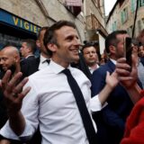 Izbori u Francuskoj: Krajnja desnica može stvoriti društvo mržnje upozorava Makron, Le Pen odgovara, „Francuska ili Makron" 8