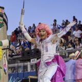 Korona virus i Brazil: Predsednik Bolsonaro ismejan na karnevalu - pretvorili ga u krokodila 6