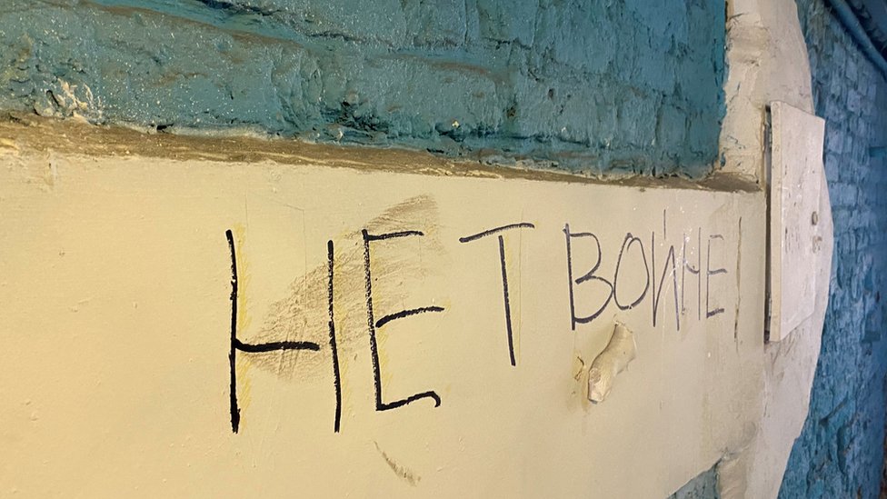 Ukrajina i Rusija: Podrška, ćutanje i protesti - kako se Rusi odnose prema ratu u susedstvu 3 Graffiti reads "no to war"