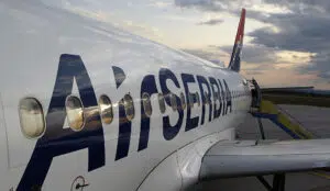 Tužilaštvo u Beogradu traži pritvor za troje stranaca: Osumnjičeni da su u avionima Er Srbije plaćali robu karticama bez pokrića 2