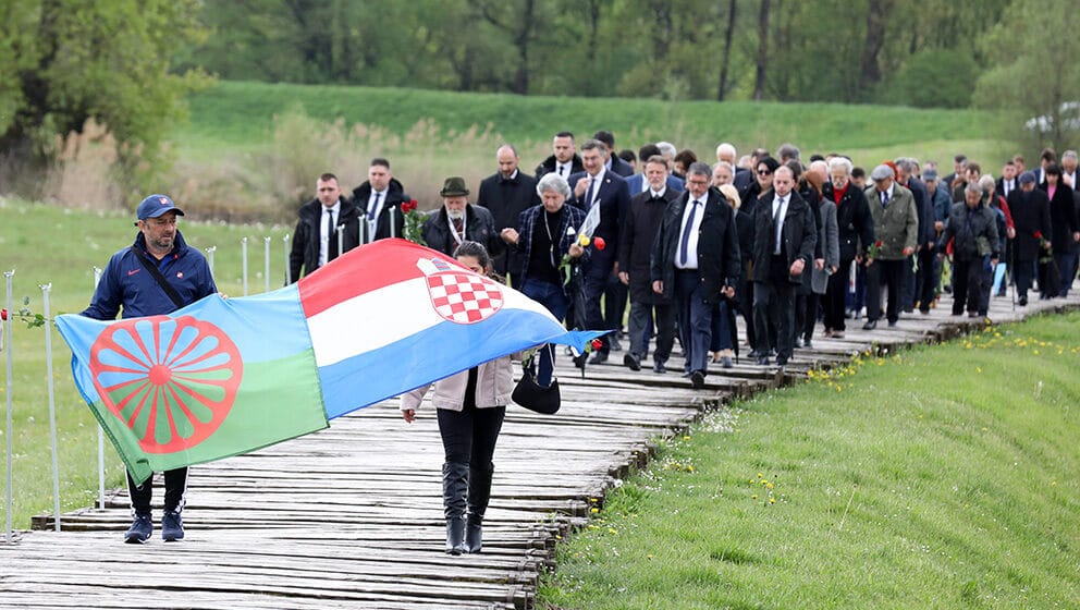 Državni vrh Hrvatske, predstavnici naroda žrtava i antifašisti na komemoraciji u Jasenovcu 1