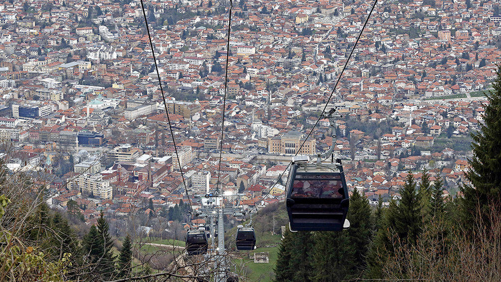 Trideset dve godine od jezivog rekorda: Na današnji dan na Sarajevo ispaljeno 3.777 granata 1