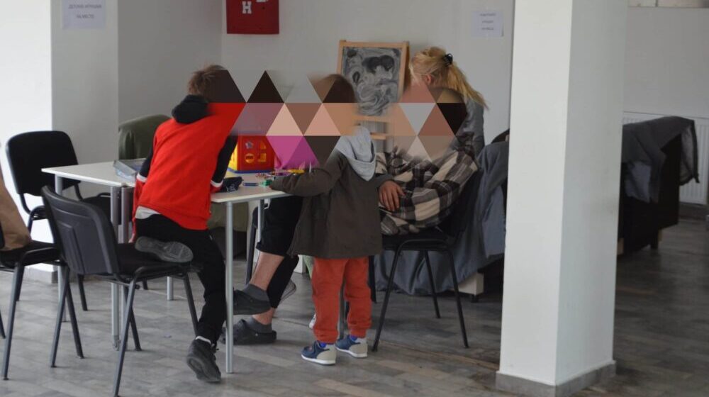 Deca iz Ukrajine, smeštena u Centar za azil u Vranju, krenula u školu 1