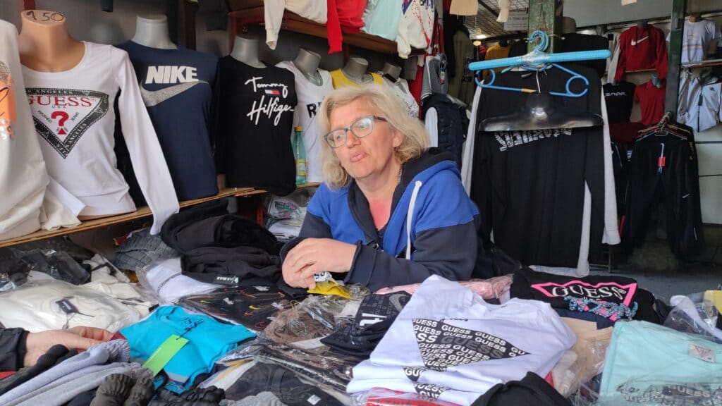 Pijačni radnici u Jagodini nezadovoljni: Očekuju pomoć od Dragana Markovića Palme 2 Pijačni radnici u Jagodini nezadovoljni: Očekuju pomoć od Dragana Markovića Palme 2