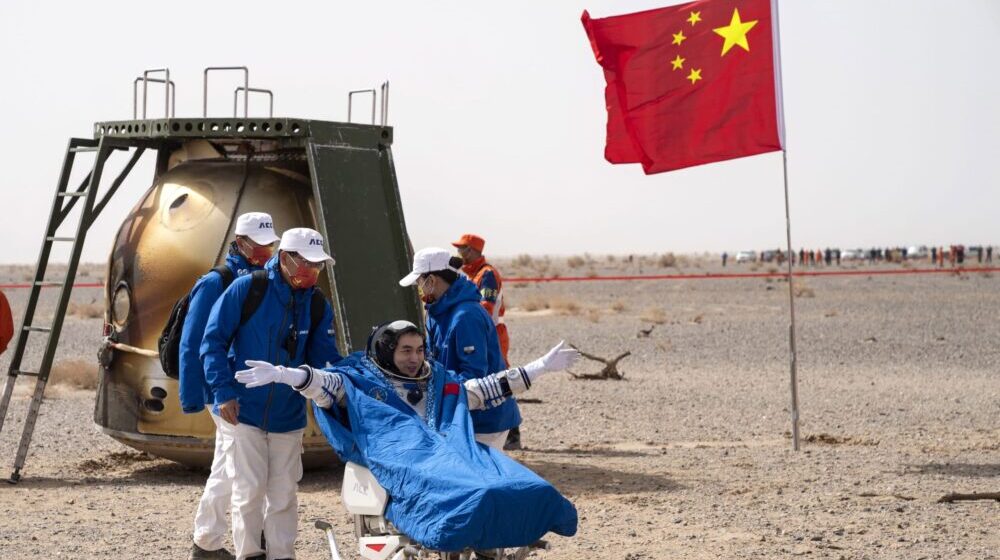 Kineski astronauti vratili se na Zemlju posle šest meseci boravka u svemiru 1