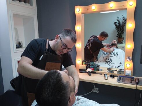 Britva, električni brijač i mašinica za skraćivanje brade: Alat kojim Subotičanin čuva stari zanat 14