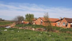 20220414_093813 Zašto asfalt ne može da stigne u zrenjaninsko romsko naselje u Surdučkoj ulici (FOTO) 3