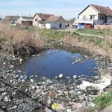 Zašto asfalt ne može da stigne u zrenjaninsko romsko naselje u Surdučkoj ulici (FOTO) 13