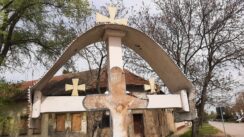 Raspeća i krstovi pored puta, simboli vere koji odolevaju vremenu 2
