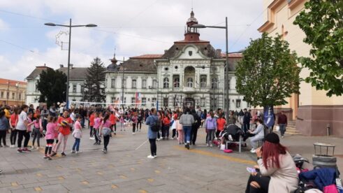 Zrenjanin: Gradski trg pun dece, puno sadržaja na Festivalu "Uskršnje jaje" 4