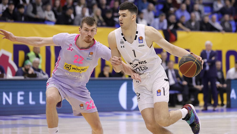 Tristan Vukčević na "dokazivanju" u Čikagu; u Partizanu nisu znali gde se tačno nalazi 1