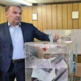 Rasim Ljajić za glasačkom kutijom