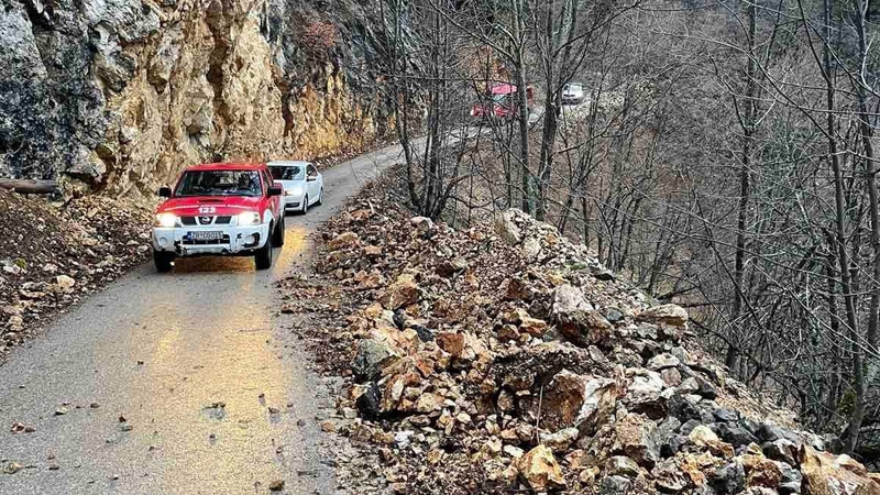 Sa Žabljaka evakuisano 18 turista zaglavljenih u snegu 1