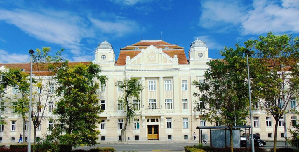 “Znak potrebe da se saučestvuje u bolu čitavog našeg društva”: Otkazani ili odloženi ovonedeljni programi u subotičkim obrazovnim i kulturnim ustanovama 2 “Znak potrebe da se saučestvuje u bolu čitavog našeg društva”: Otkazani ili odloženi ovonedeljni programi u subotičkim obrazovnim i kulturnim ustanovama 2