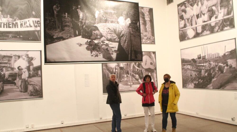 Otvorena izložba fotografija pod nazivom "Opsada" povodom 30 godina od početka rata u BiH 1