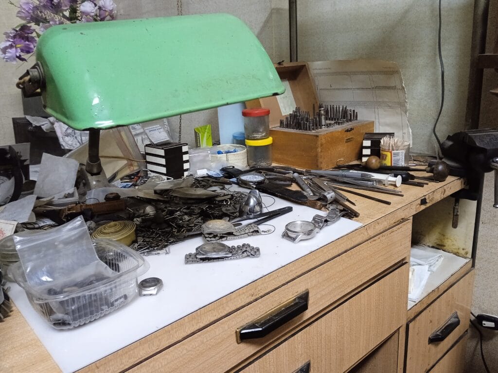 Bolest zakatančila radnju: Jedini subotički časovničar prestaje da radi 1. maja 11