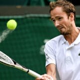 Poruka ruskog poslanika Medvedevu: Neka se takmiči pod francuskom zastavom 4