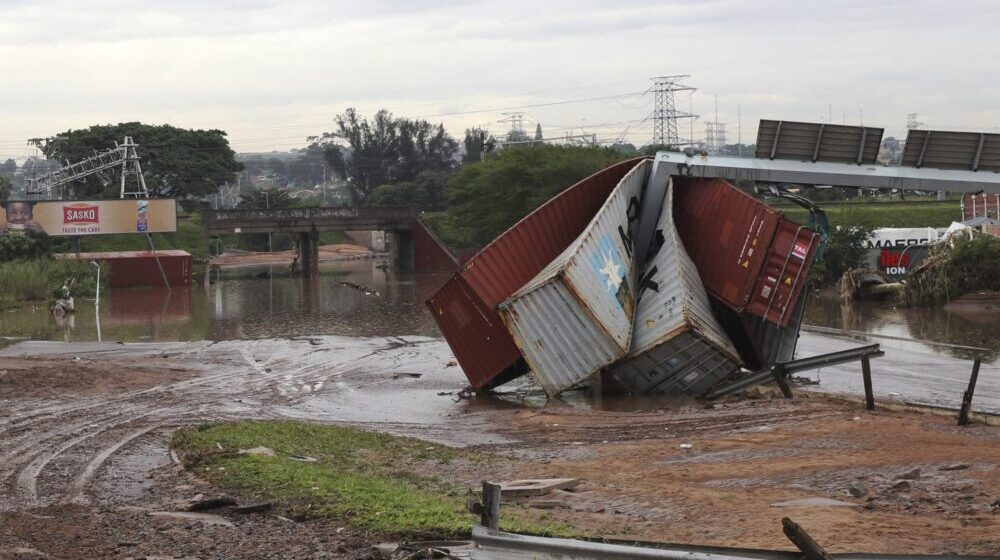 Više od 300 ljudi poginulo u poplavama u Južnoj Africi 1