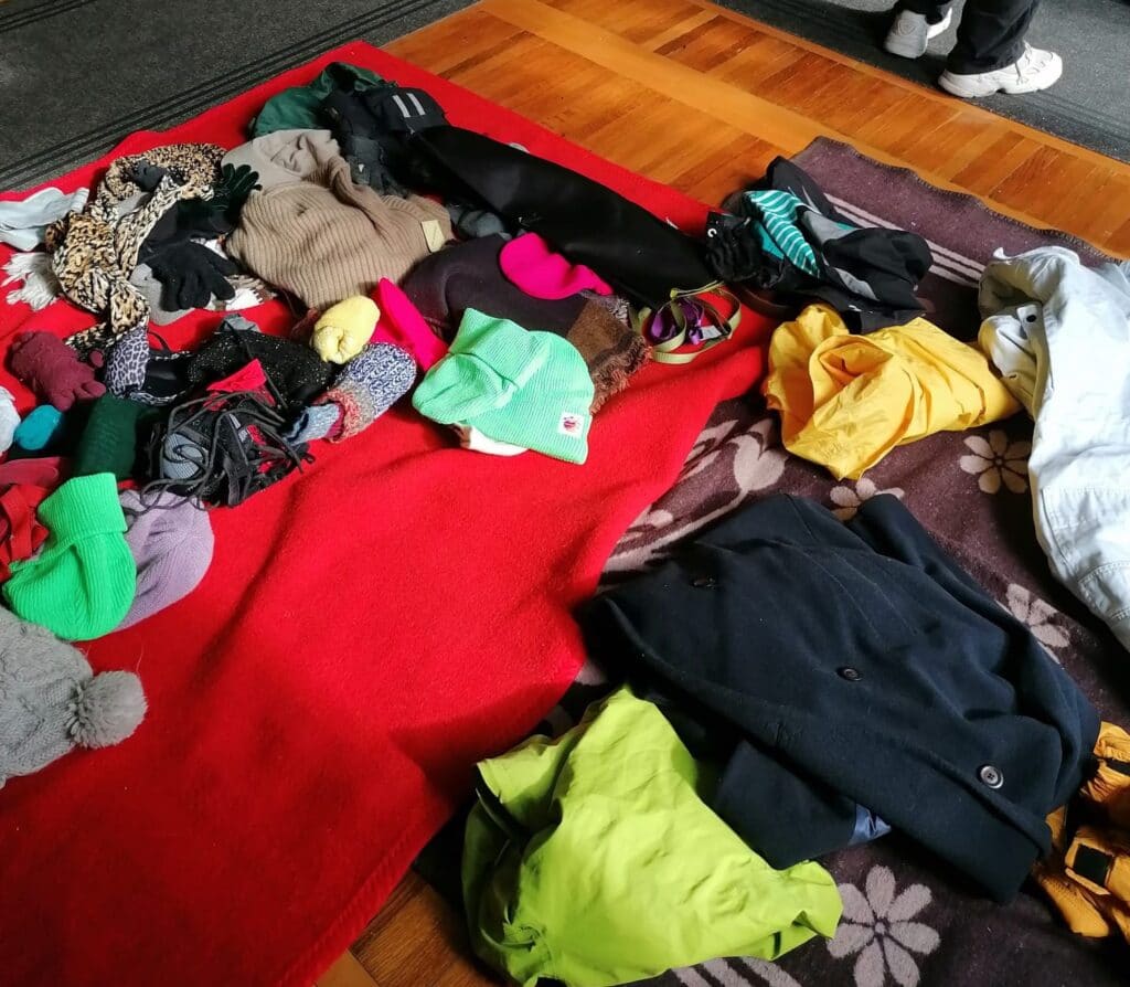 Subotica: Na Solidarnom bazaru prikupljeno 15 kutija odeće za ugrožene 2