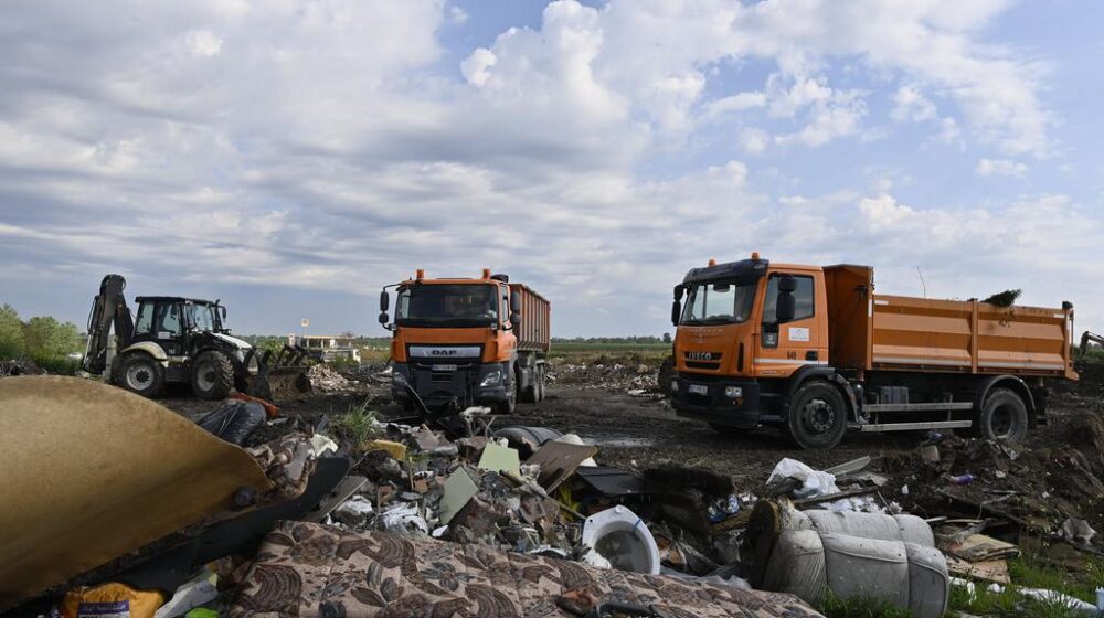 Počelo uklanjanje divlje deponije u Batajnici, Grad traži strože kazne 1