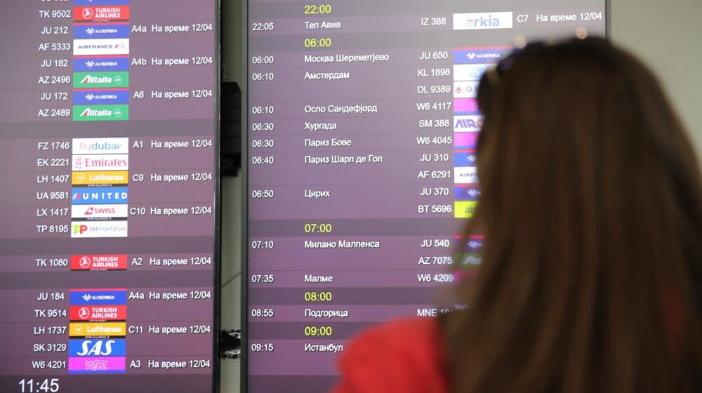 Zaglavljenima na aerodromu u Frankfurtu ponuđen let za Beograd u ponedeljak, putnicima iz Rima obezbeđen prevoz autobusom o trošku države 1