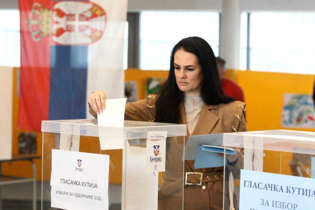 Kako građani Srbije mogu da glasaju na izborima iz inostranstva - sa odmora? 2