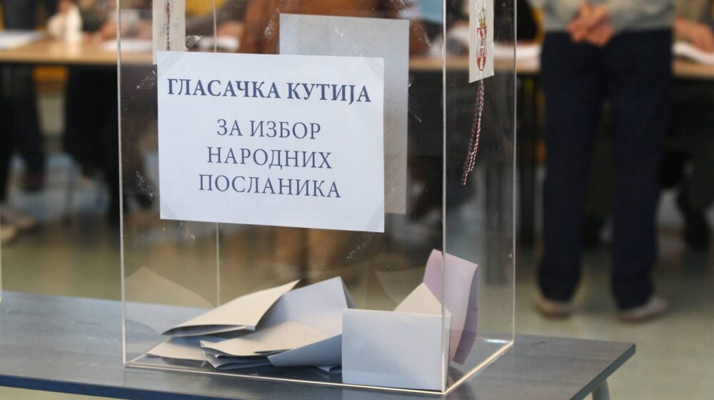 CRTA: Kasnilo otvaranje biračkog mesta u Velikom Trnovcu 1
