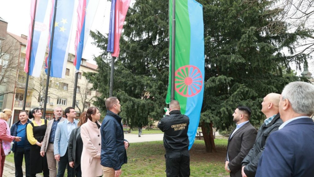 Četiri petine romskih domaćinstava nema osnovna sredstva za život, a anticiganizam se ne kažnjava: Yurom Centar povodom Svetskog dana Roma 2