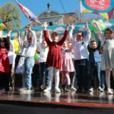 Kikinda: Održana manifestacija „Pozdrav proleću“ na trgu 8