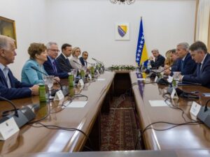 Šta je napisao američki senator, a šta kaže Vučić 3