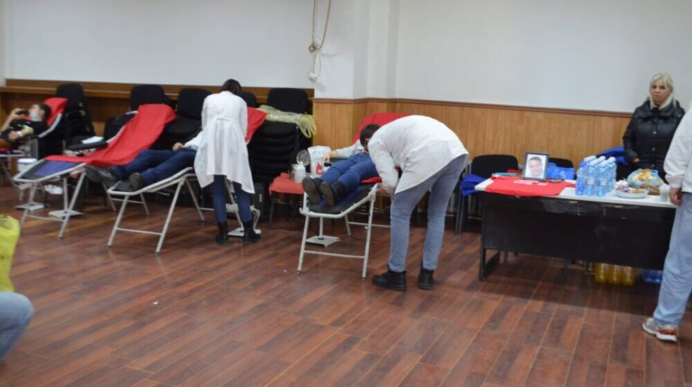 Akcija dobrovoljnog davanja krvi u Galeriji Narodnog univerziteta u Vranju 1