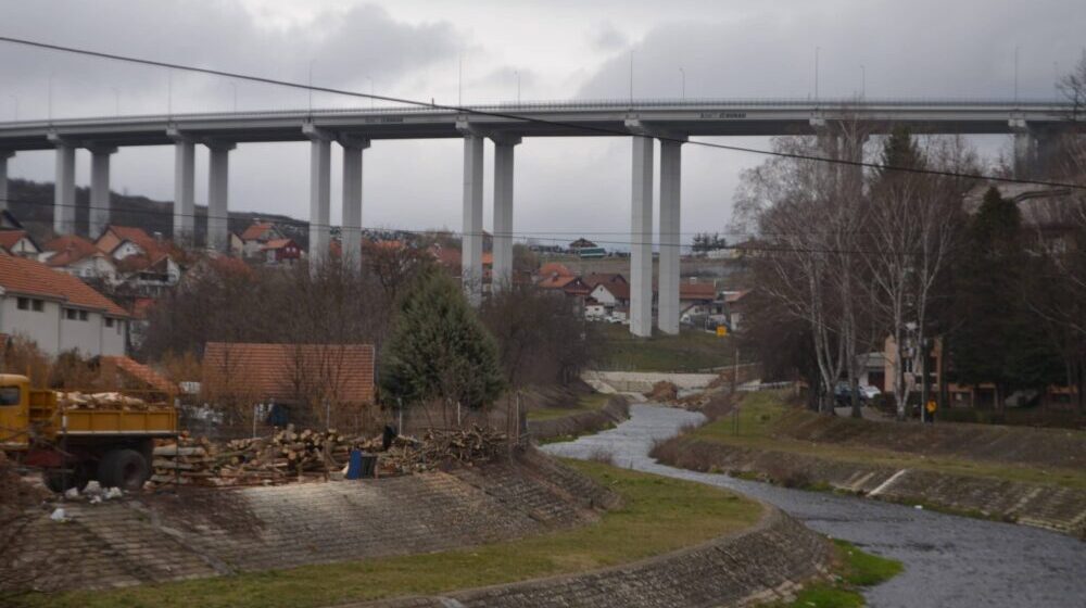 Mladić iz Vladičinog Hana nađen obešen u dvorištu 1