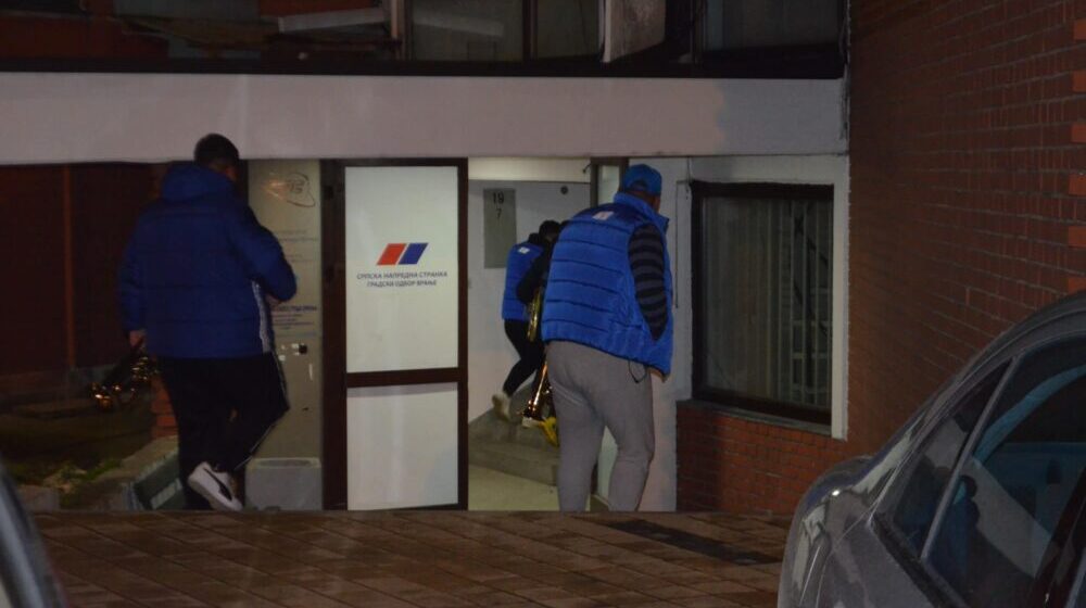 Naprednjaci u Vranju sinoć slavili uz trubače i vatromet 1