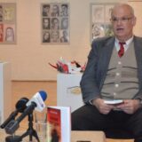 "Trijumf tragedije" Nenada Petrovića: Priča o knjiškom moljcu u vrlom novom svetu 4