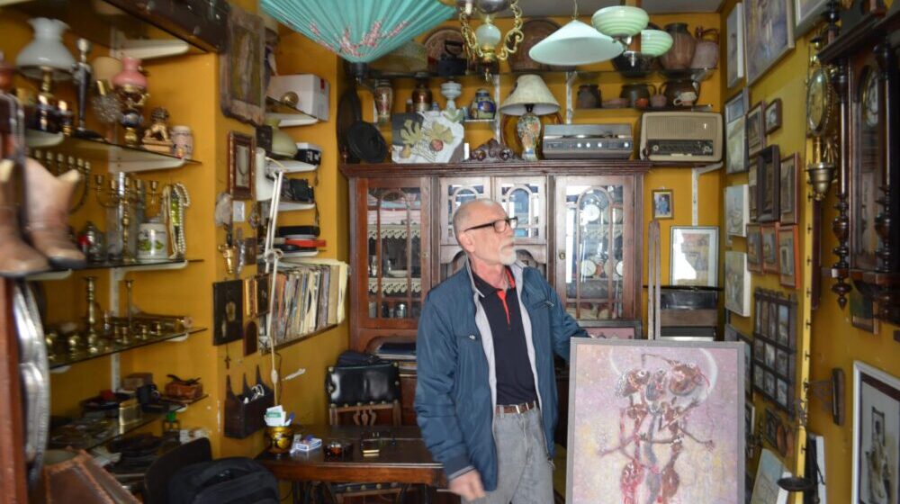 Tajne jedine antikvarnice u Vranju: Priče o kresalu za cigarete i Tifani lampi 1