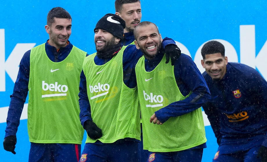 Alves potvrdio da odlazi iz Barselone 1