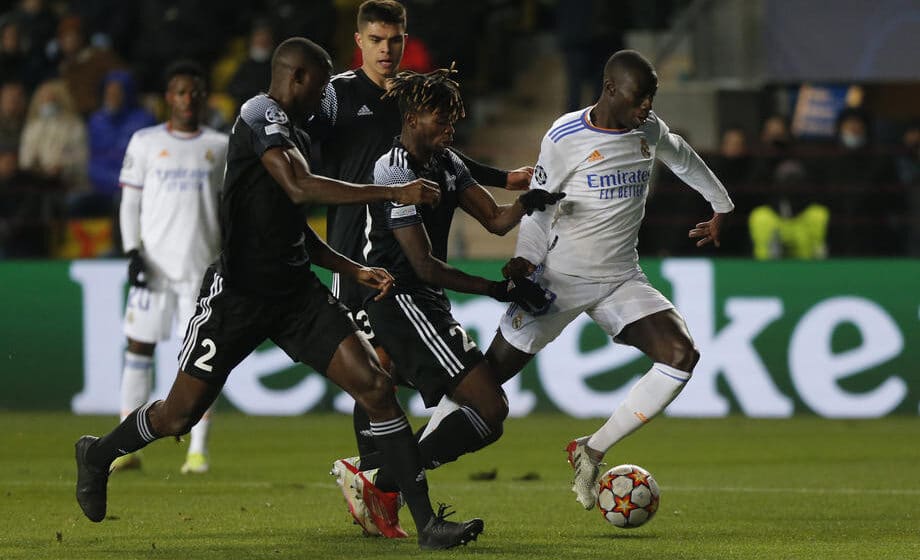 Edmund Ado dolazi u Crvenu zvezdu 1