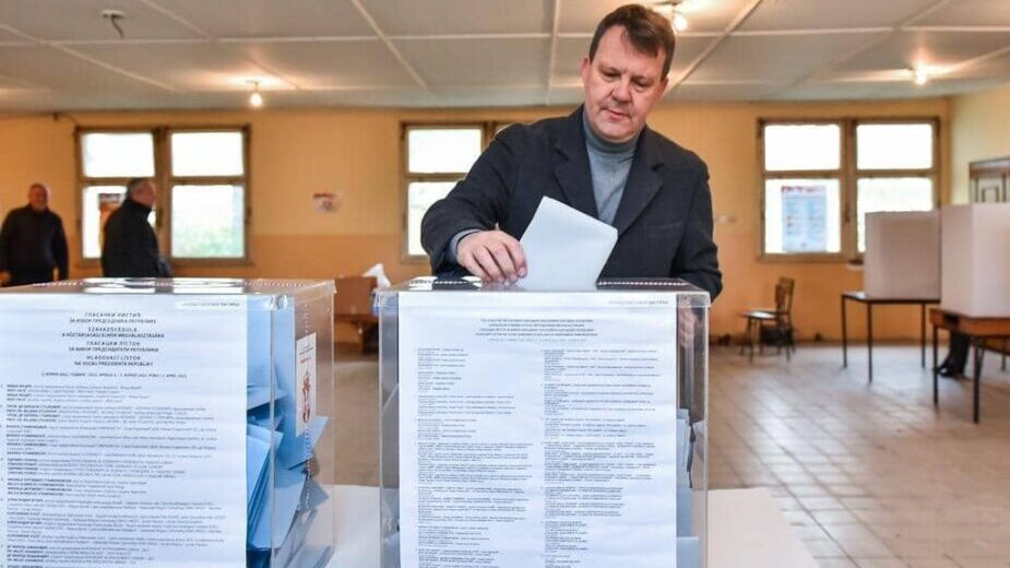 IZBORI UŽIVO: Vučić objavio pobedu na predsedničkim izborima, SNS ima većinu u parlamentu 23