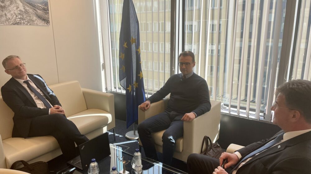 Lajčak: Pozivam Petkovića i Bisljimija da se ponovo sastanu 1