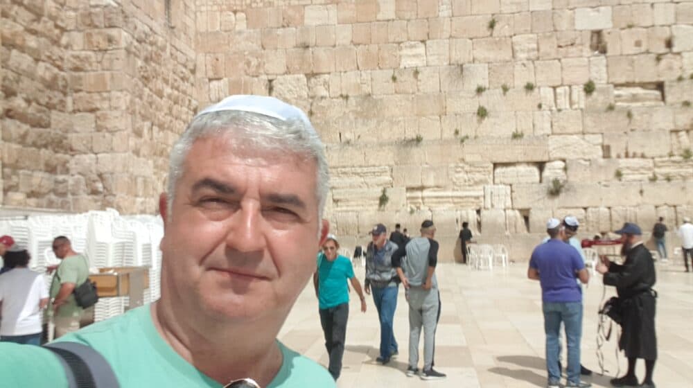 Kragujevački glumac Pilipović doživeo teroristički napad prilikom boravka u Svetoj zemlji 1