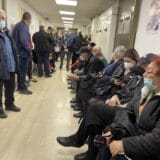 "Razumem i da neko ima vezu, ali nije humano": Pacijenti čekaju satima na zakazane preglede u niškom Kliničkom centru 1