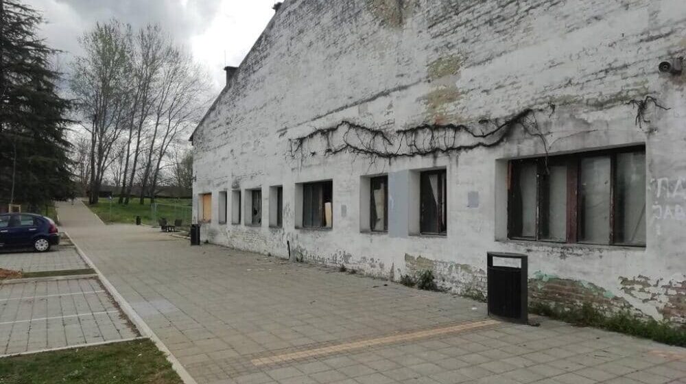 Stanari Kineske četvrti mesec dana izloženi nasilju huligana, plaše se da žele da ih isteraju 1