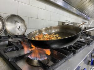 "Daj ubaci malo ljutine": Vojvođani vole ljuto, zbog toga i "pene arabijate" 4 "Daj ubaci malo ljutine": Vojvođani vole ljuto, zbog toga i "pene arabijate" 4