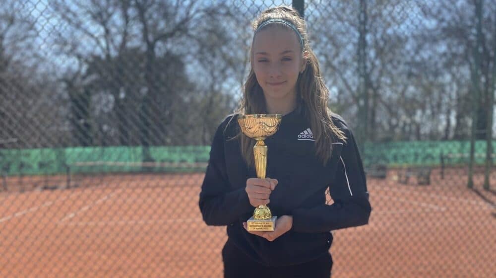 Kikinda: Mlada teniserka Staša Terzić posle Novog Sada osvojila pehar i u Subotici 1