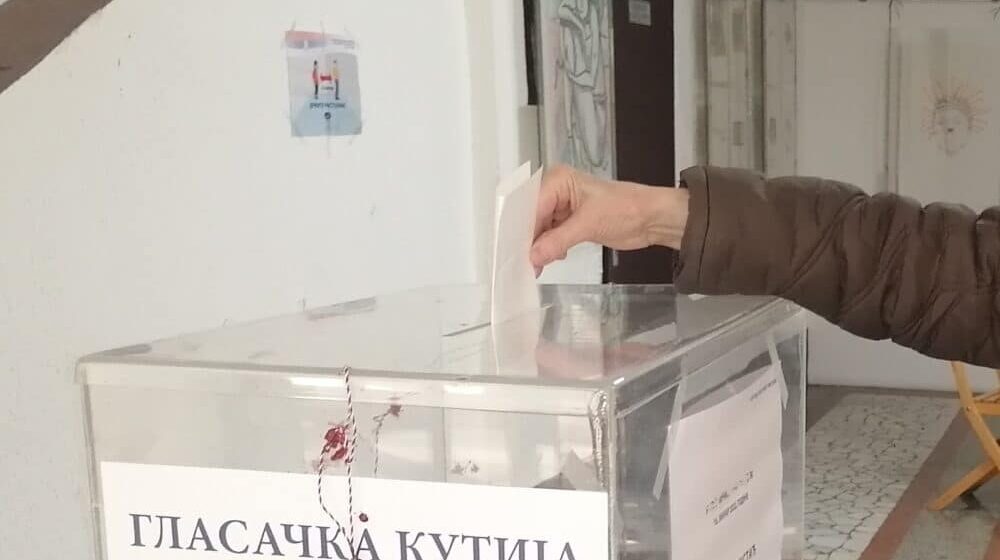 U Užicu, Sevojnu, Bajinoj Bašti i Lučanima prvi glasači na biralištima već od 7 časova 1