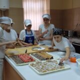 U pekari subotičke Hemijsko-tehnološke škole nastaju peciva koja užinaju svi đaci 10